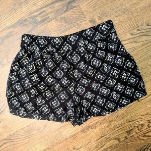 Mossimo Black and White Print Shorts